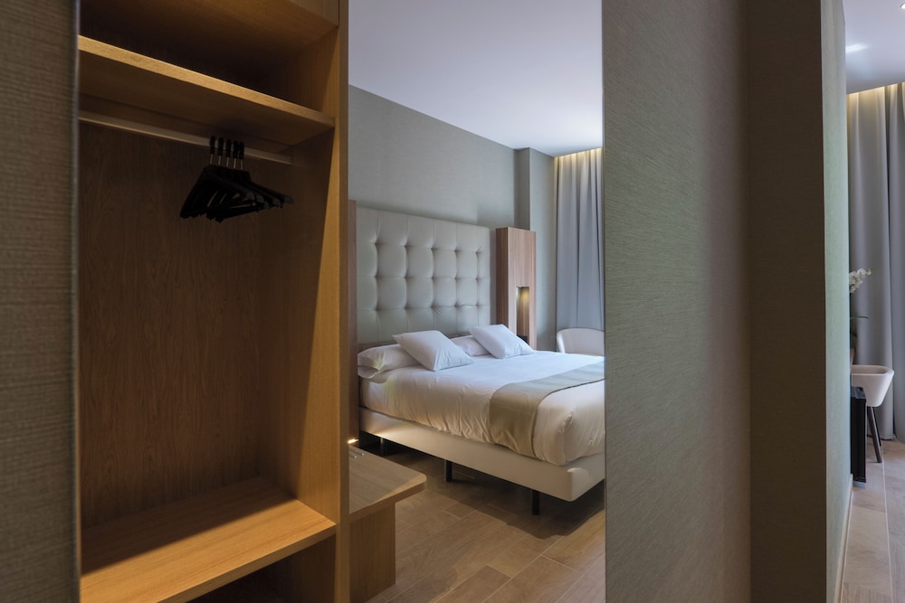 Standard Double Room, Balcony, City View photo 3