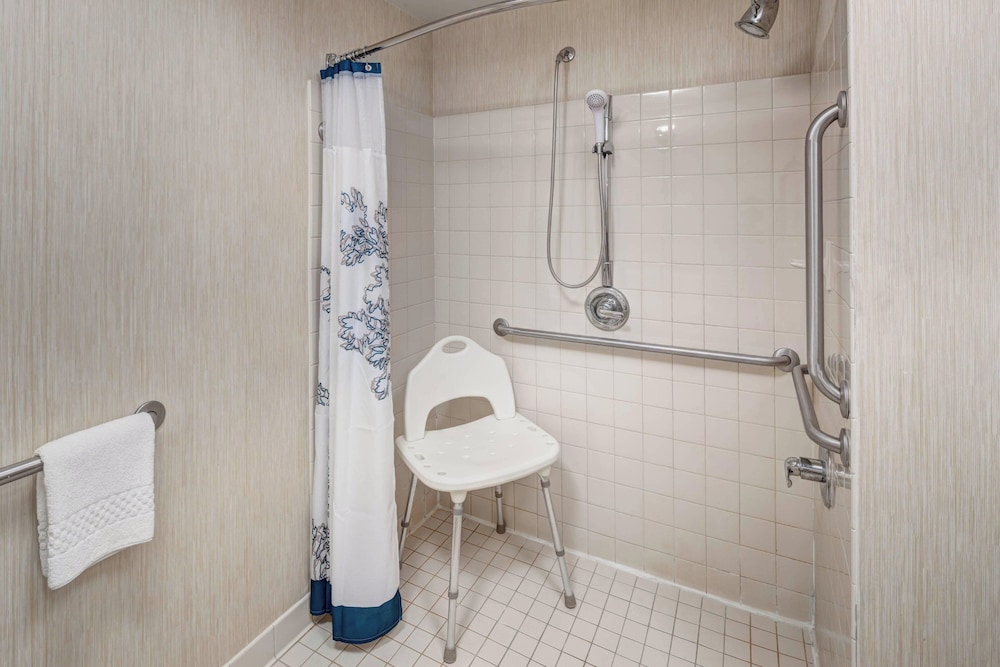 Suite, 2 Bedrooms - Photo 8