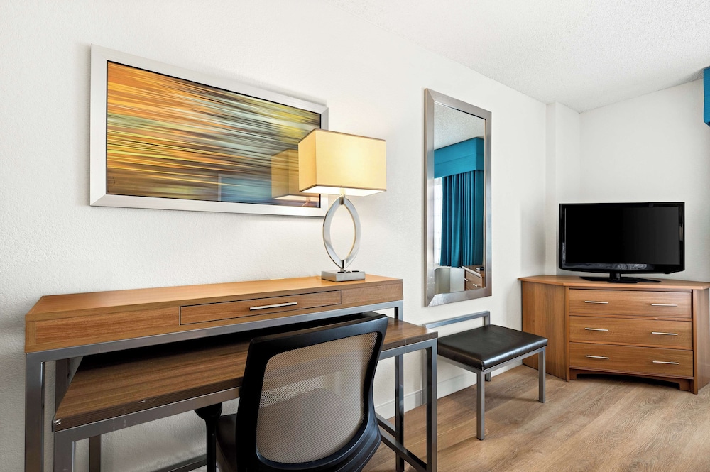 Superior Room, 1 King Bed (Preferred King) - Photo 2