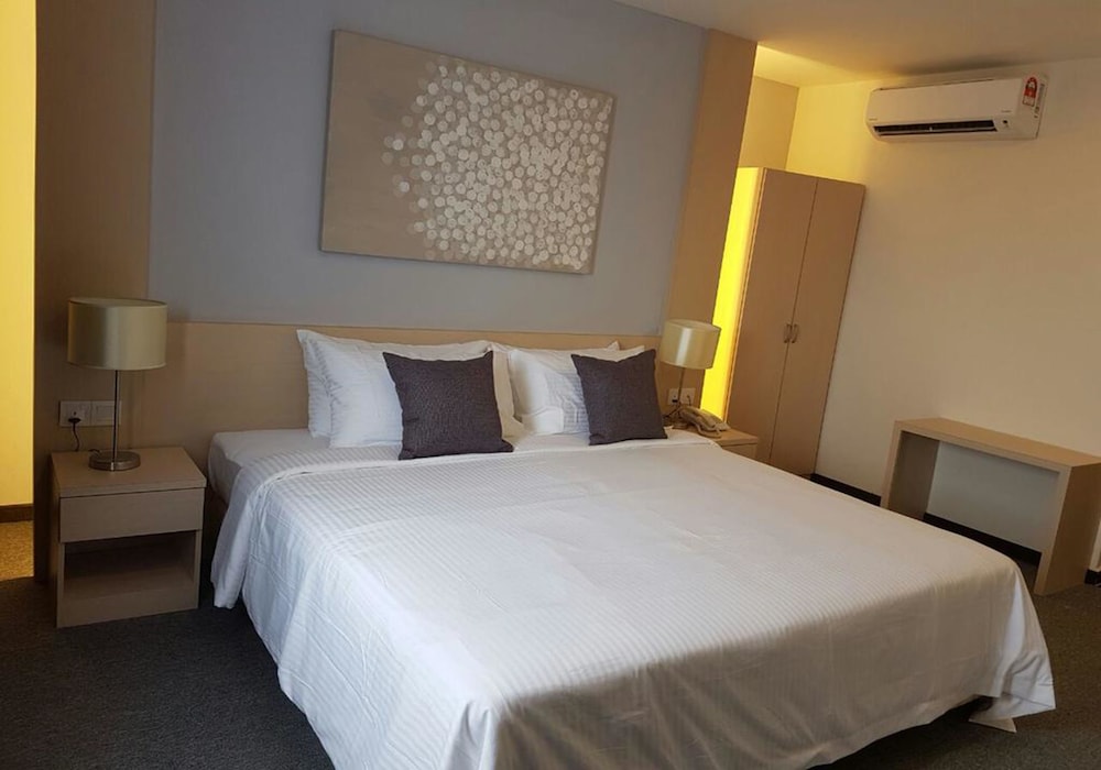 Deluxe King Room photo 2