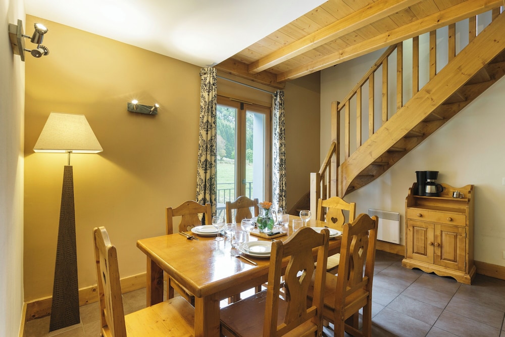 Family Apartment, Multiple Bedrooms (Vallorcine Buet 54 ski in / ski out)