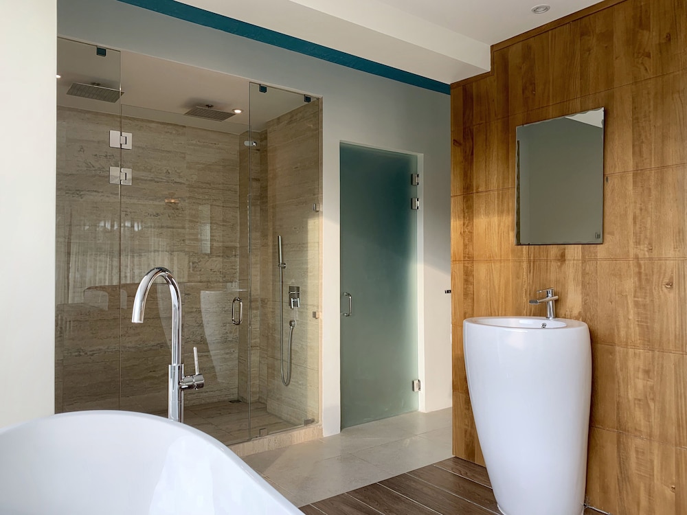 Honeymoon Suite photo 3
