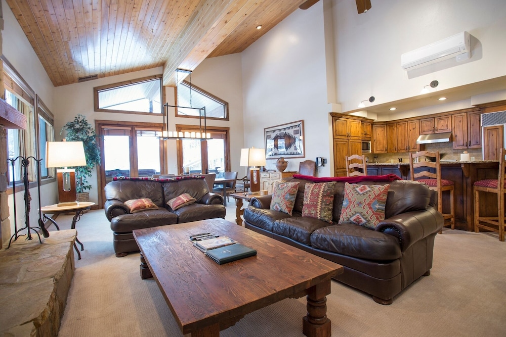 Condo, 3 Bedrooms