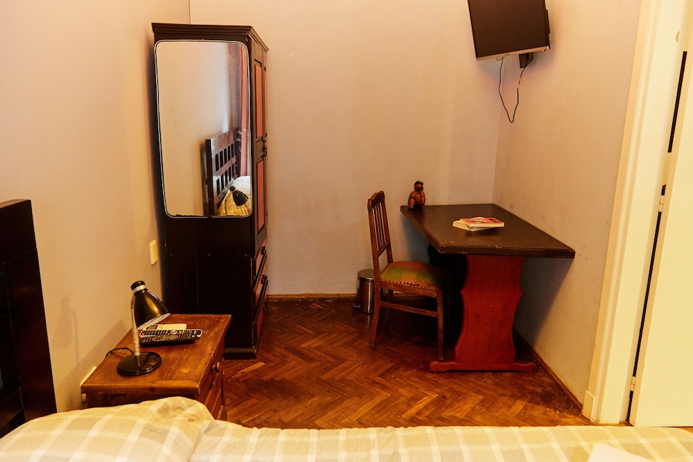 Single Room, Shared Bathroom photo 2