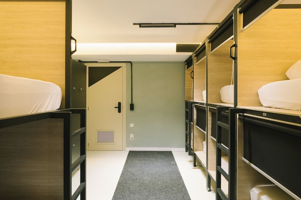 Capsule 12 Standard Dorm