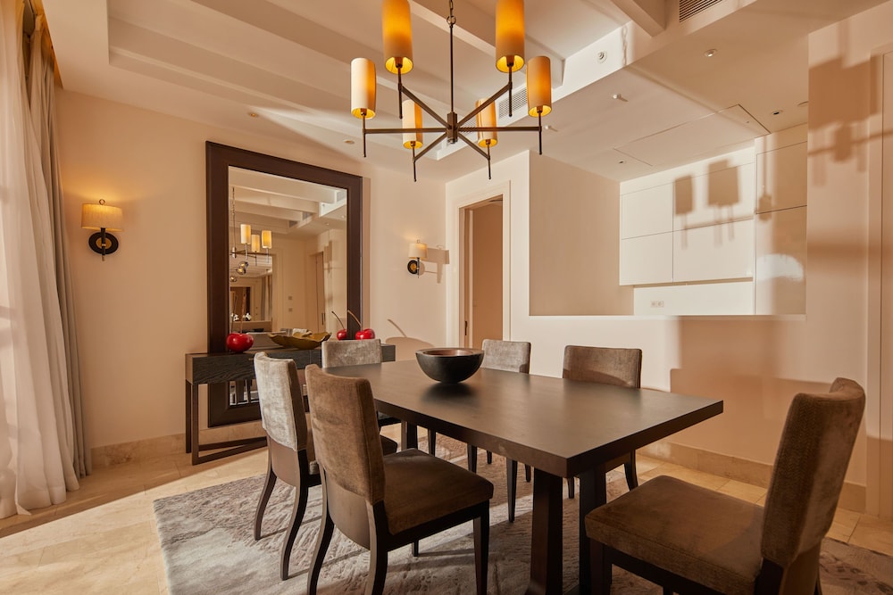 Presidential Suite thumbnail 6
