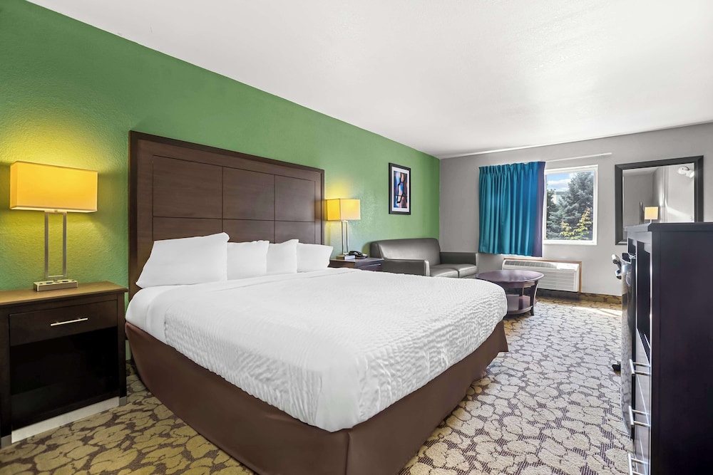 Suite, 1 King Bed, Non Smoking, Hot Tub - Photo 2