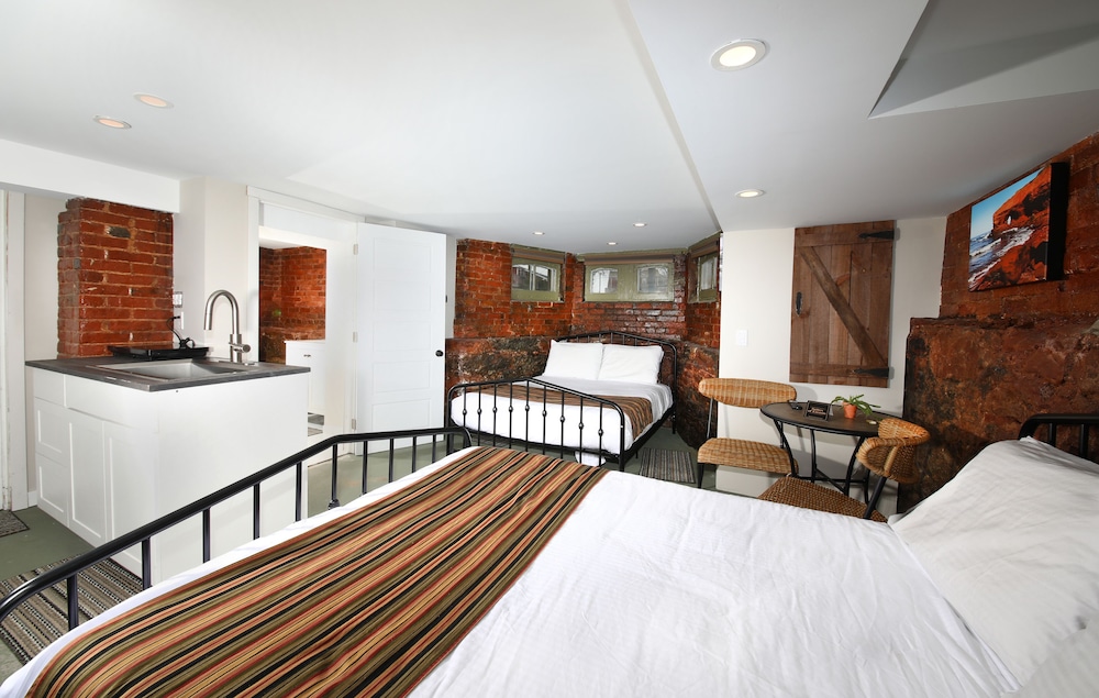 J HAMILTON GRAY  SUITE 10 (basement unit) 2 Beds, Fireplace photo 1