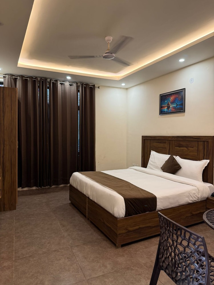 Deluxe Room, City View