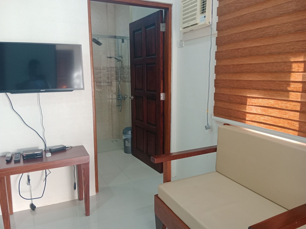 Basic Room, 1 Queen Bed, Garden View photo 2