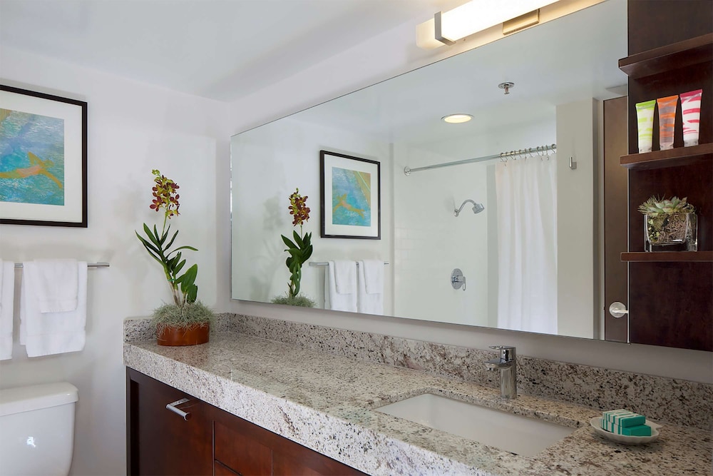 Luxury Junior Suite Partial Ocean View - Photo 9