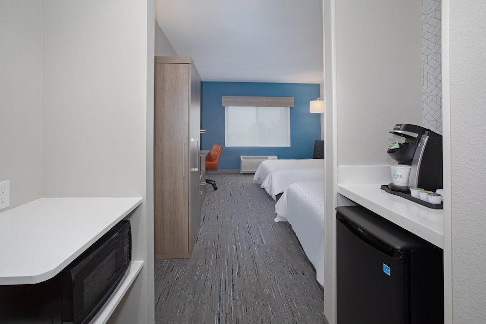 Standard Room, 2 Queen Beds, Accessible Bathtub (Mobility) photo 3
