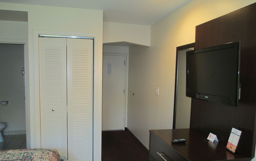 Deluxe Room, 1 King Bed - Photo 5