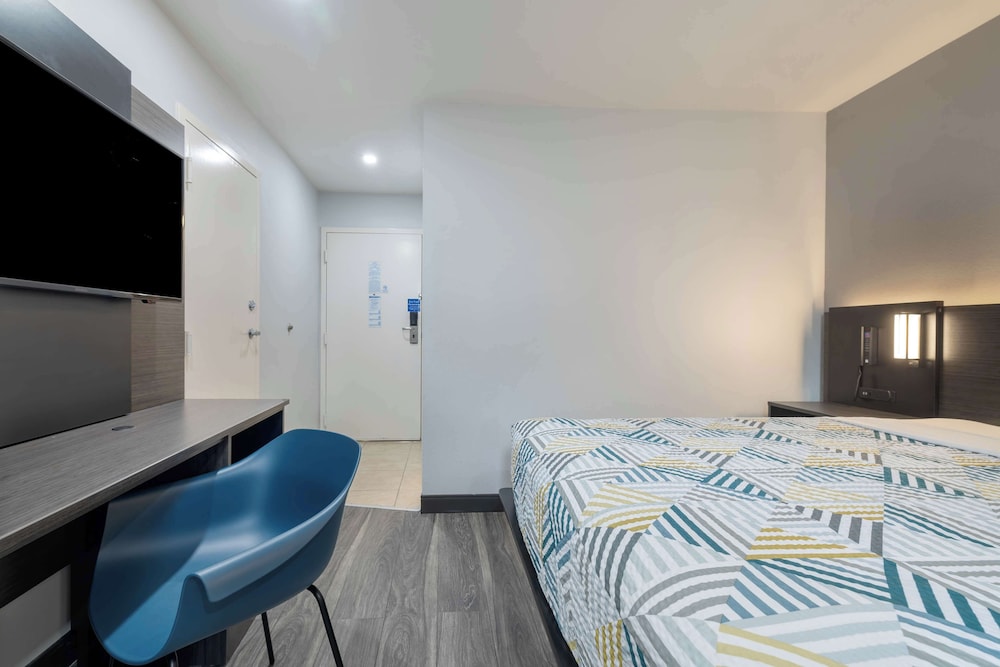 Superior Room, 1 Queen Bed, Non Smoking photo 1