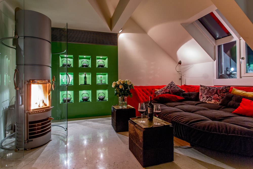 Suite, Sauna (Love Boat in Saigon)