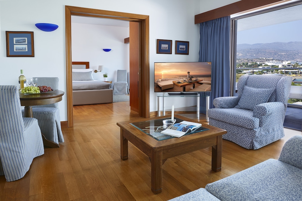 Deluxe Hotel or Bungalow Suite Sea View (One Bedroom & Sitting Room Separate or in open plan style) - Photo 1