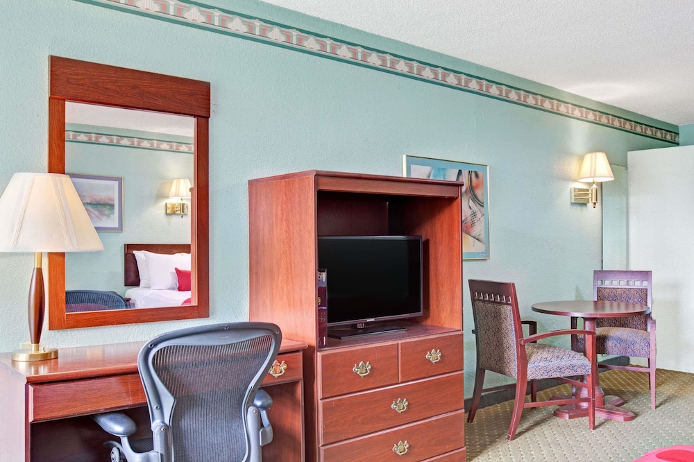 Room, 1 Queen Bed, Accessible, Non Smoking photo 3