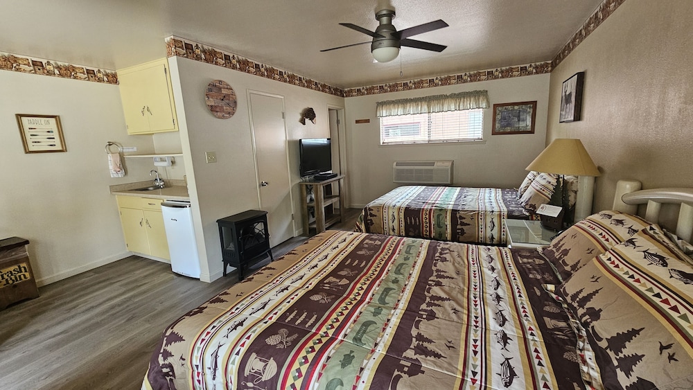 Family Room, 2 Queen Beds photo 1