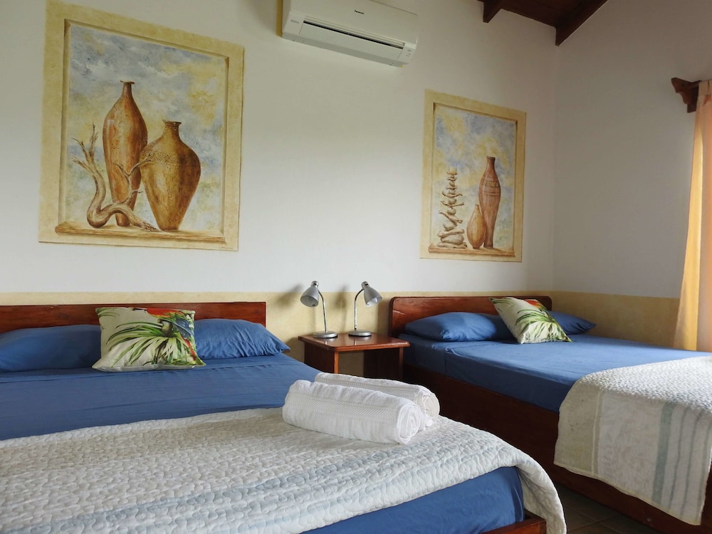 Standard Cabin, 2 Double Beds (07)