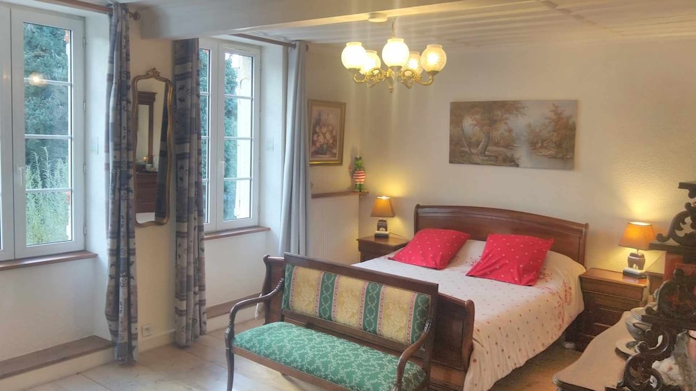 Comfort Quadruple Room, Ensuite (La Grenouille Grise) photo 1