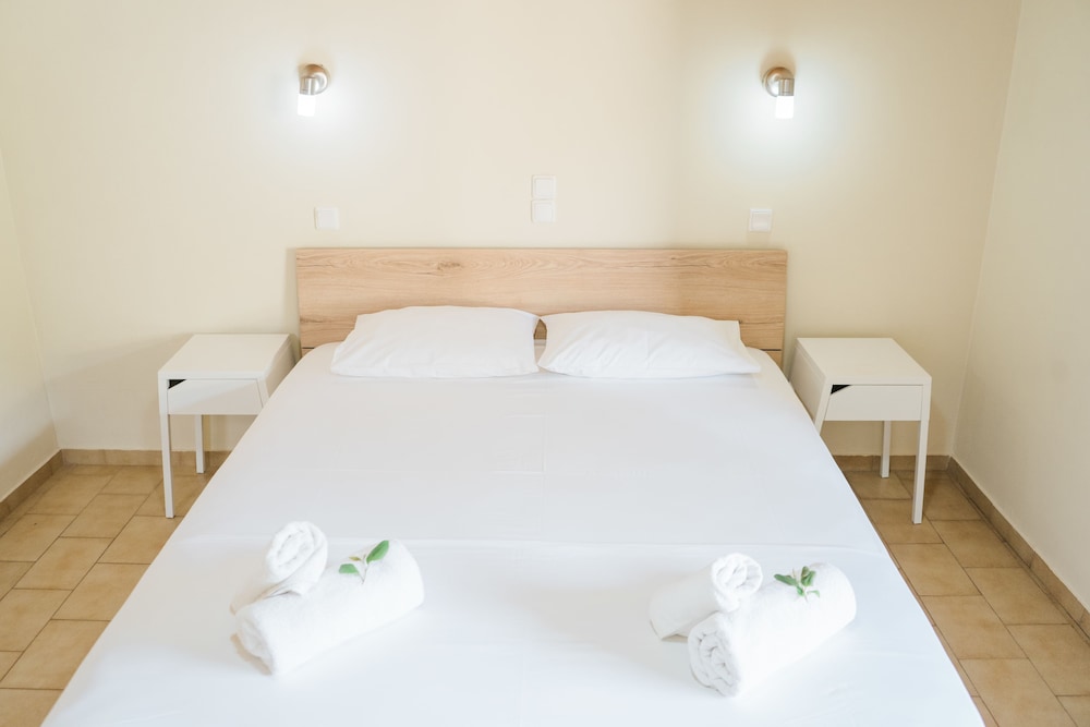 Standard Twin Room, 1 King Bed, Balcony, Courtyard View