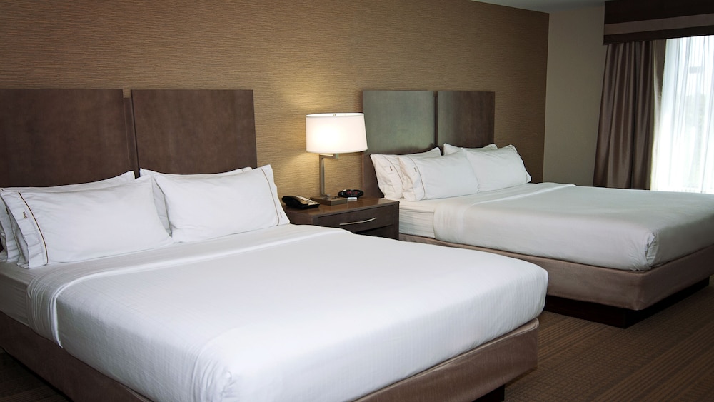 Suite, Multiple Beds, Accessible (Communications)