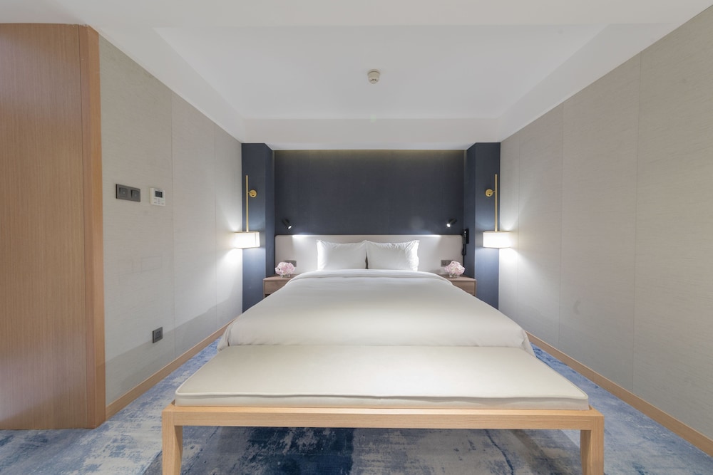 Suite, 1 King Bed (Additional Living Area)