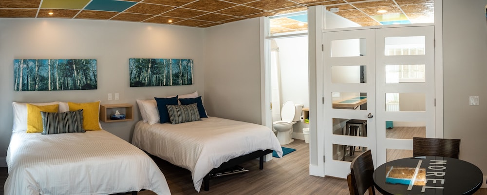 Suite 2, 2 Double Beds