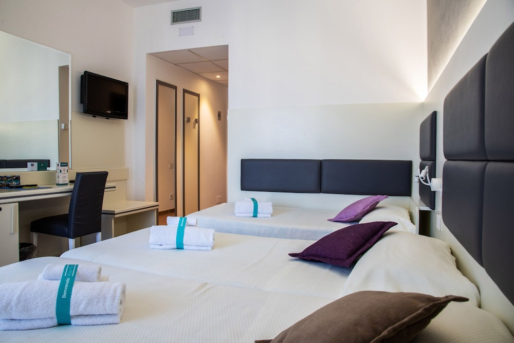 Business Triple Room, Balcony photo 2