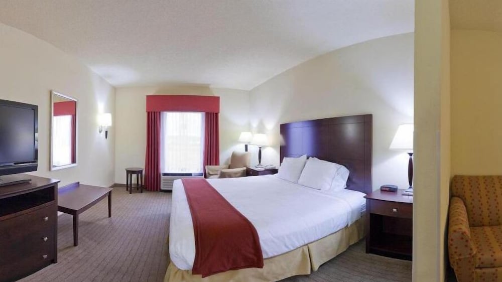 Suite, 1 King Bed, Accessible, Non Smoking photo 3