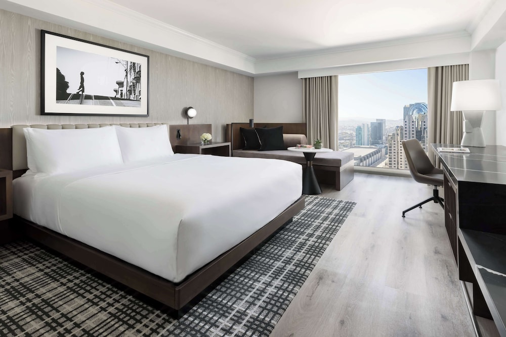 Premier Room, 1 King Bed - Accessible, Bathtub - Photo 6