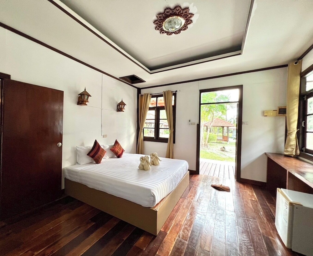 Comfort Room, 1 King Bed, Garden View