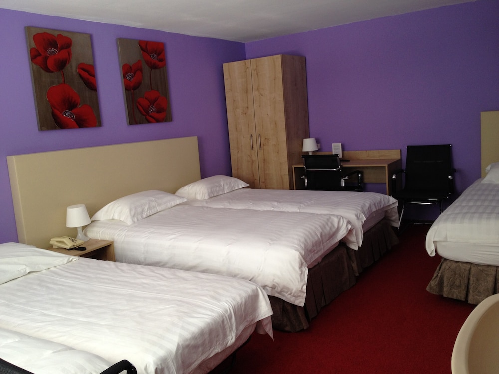 Family Quadruple Room, 4 Bedrooms, Non Smoking, Courtyard View