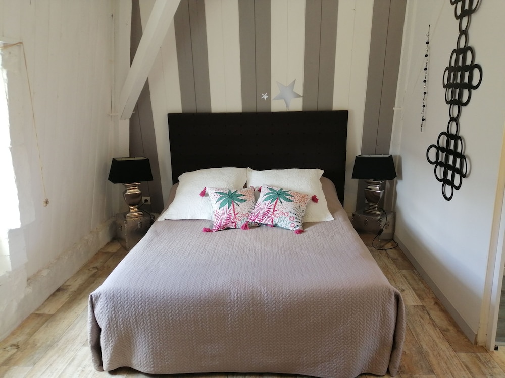 Family Room - Photo 2