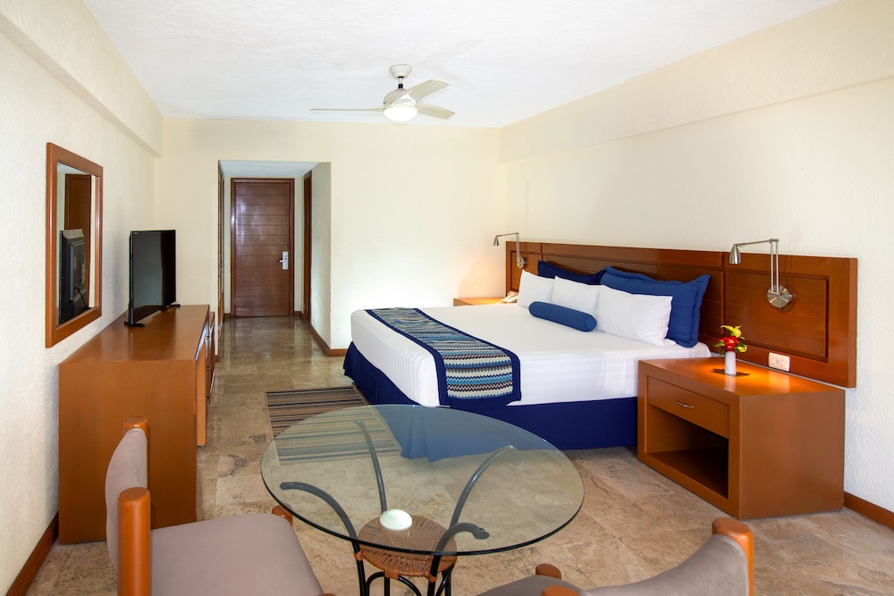 One Bedroom Suite - Photo 2