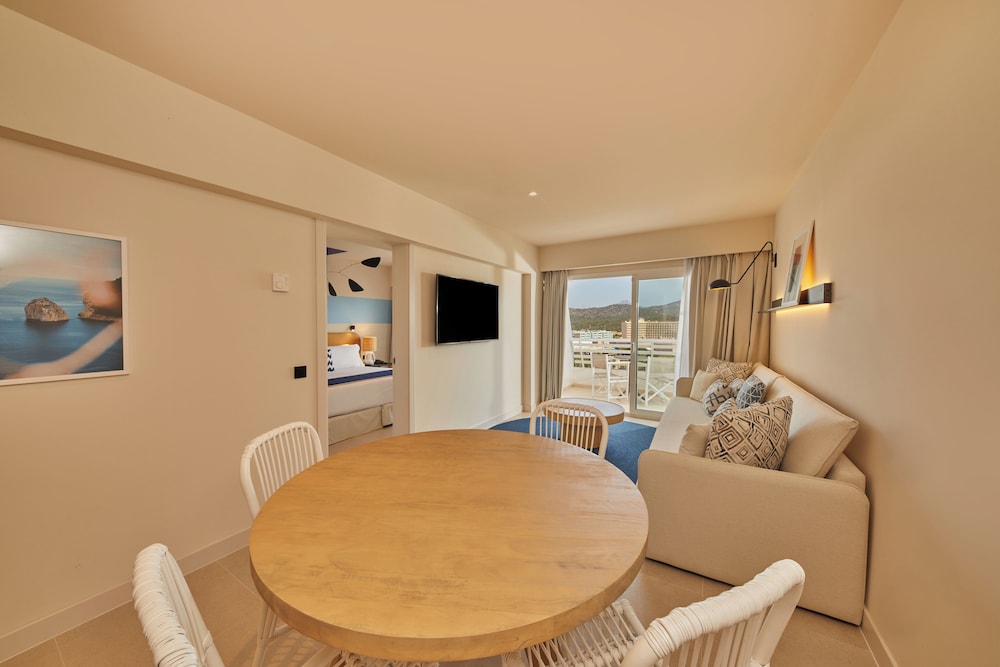 Suite (3 Adults + 1 Child)
