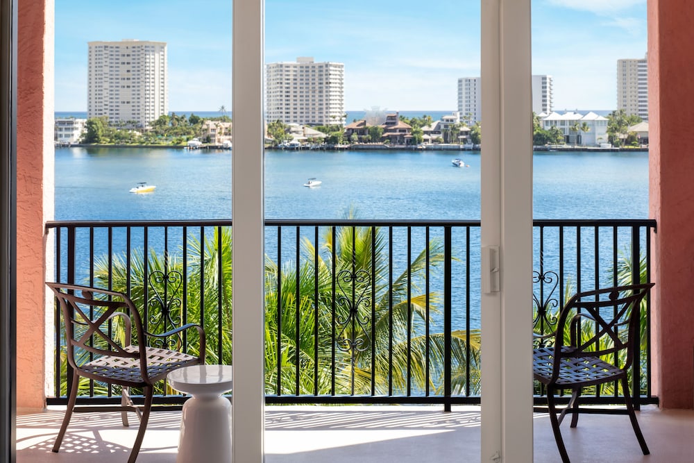 Lake View Junior Suite Two Queens + Accessible