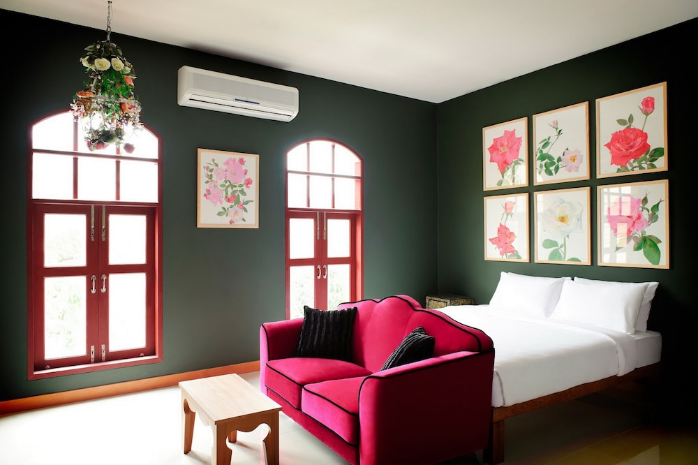 Deluxe Room with Window