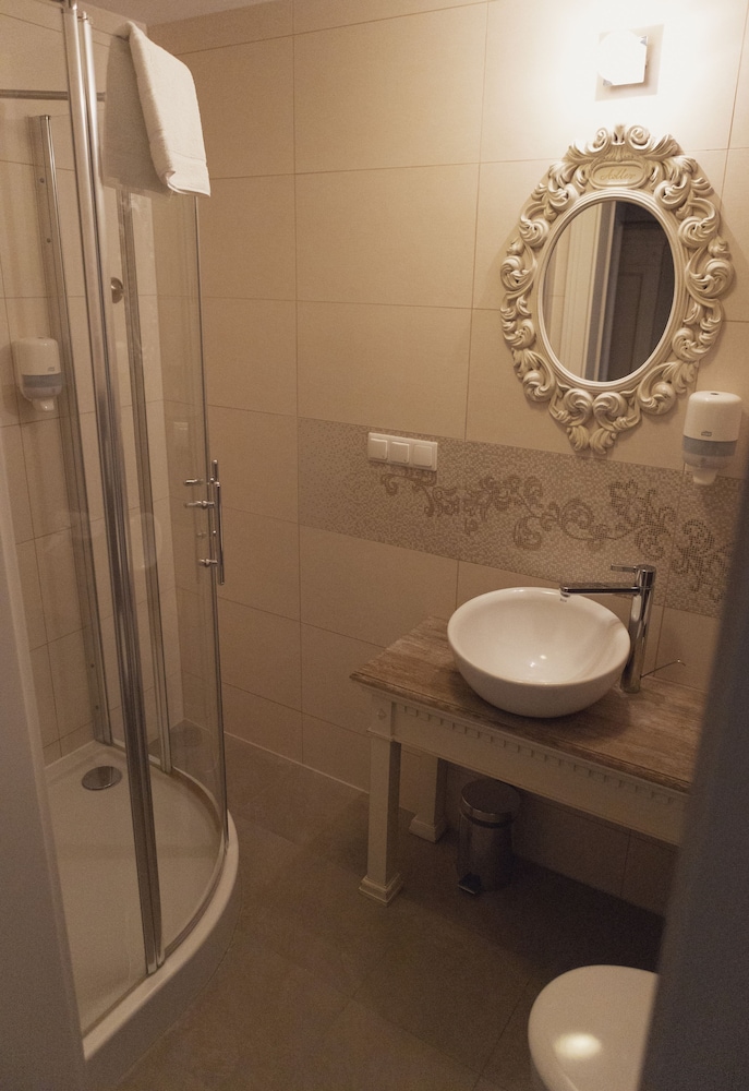 Room - Photo 3