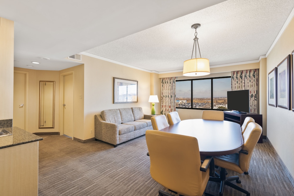 Executive Suite, 1 King Bed with Sofa bed - Photo 1