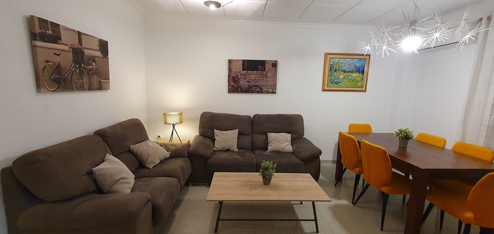 City Apartment, 3 Bedrooms, Patio
