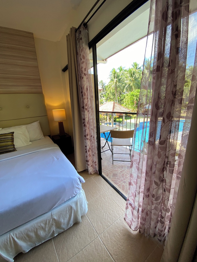 Superior Room, Pool View photo 2