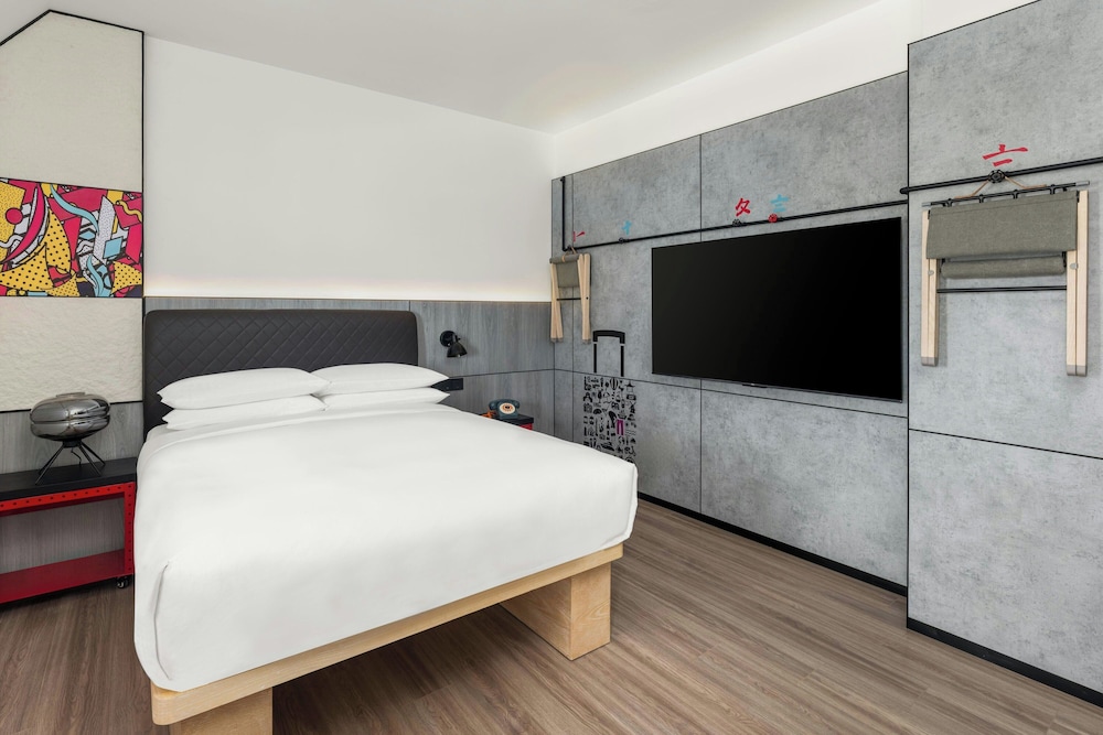 Room, 1 Queen Bed, Balcony, City View