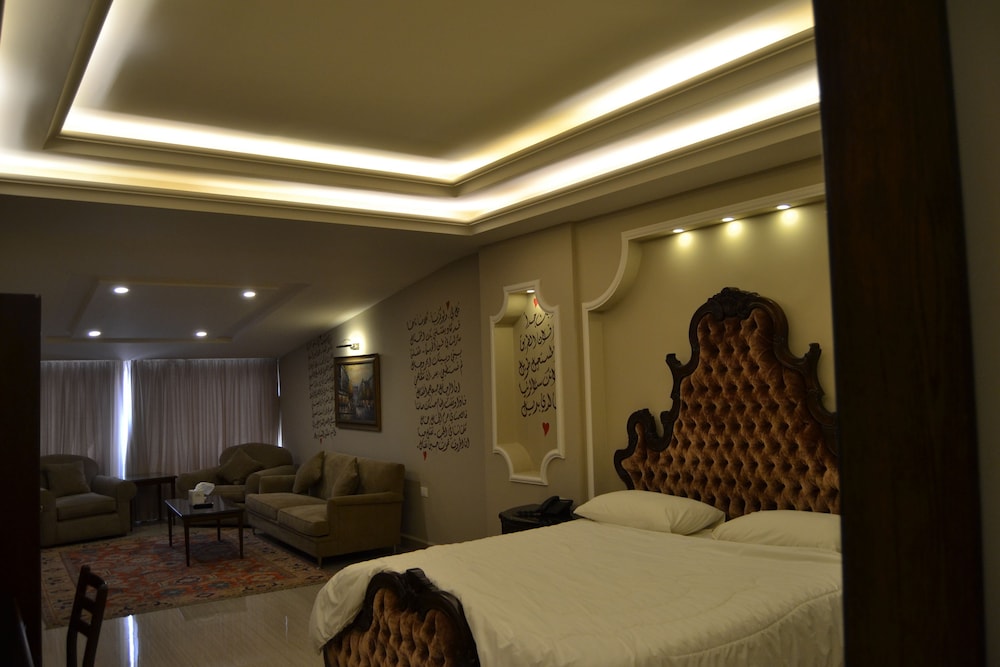 Junior Suite, 1 King Bed photo 3