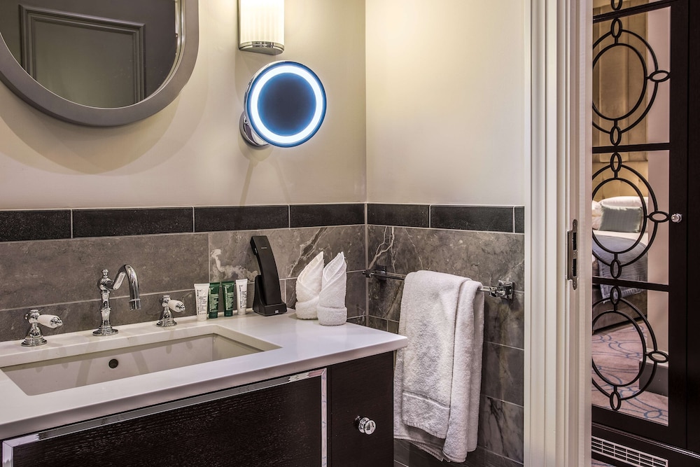 Deluxe Double or Twin Room, City View photo 2