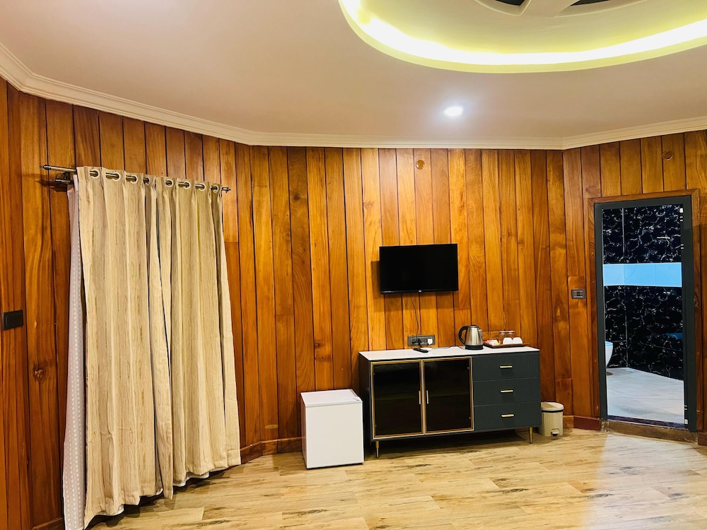 Deluxe Suite, Balcony