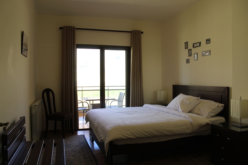 Executive Suite, 2 Bedrooms, Kitchenette, Mountain View