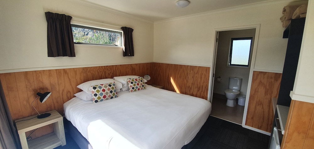 Apartment, 2 Bedrooms - Photo 2