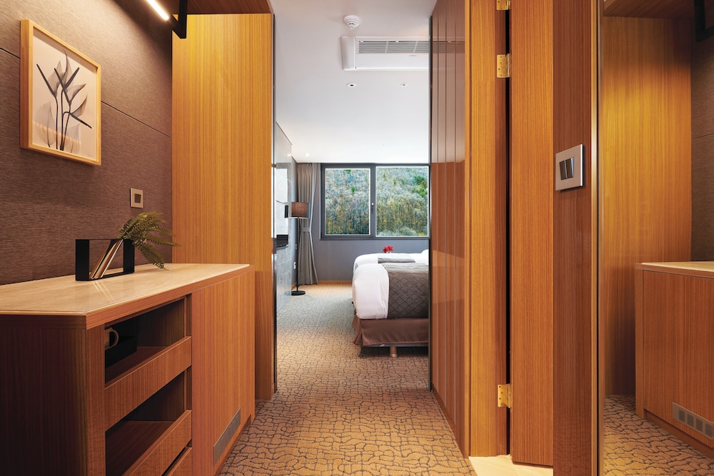 Superior Twin Room, Balcony photo 2