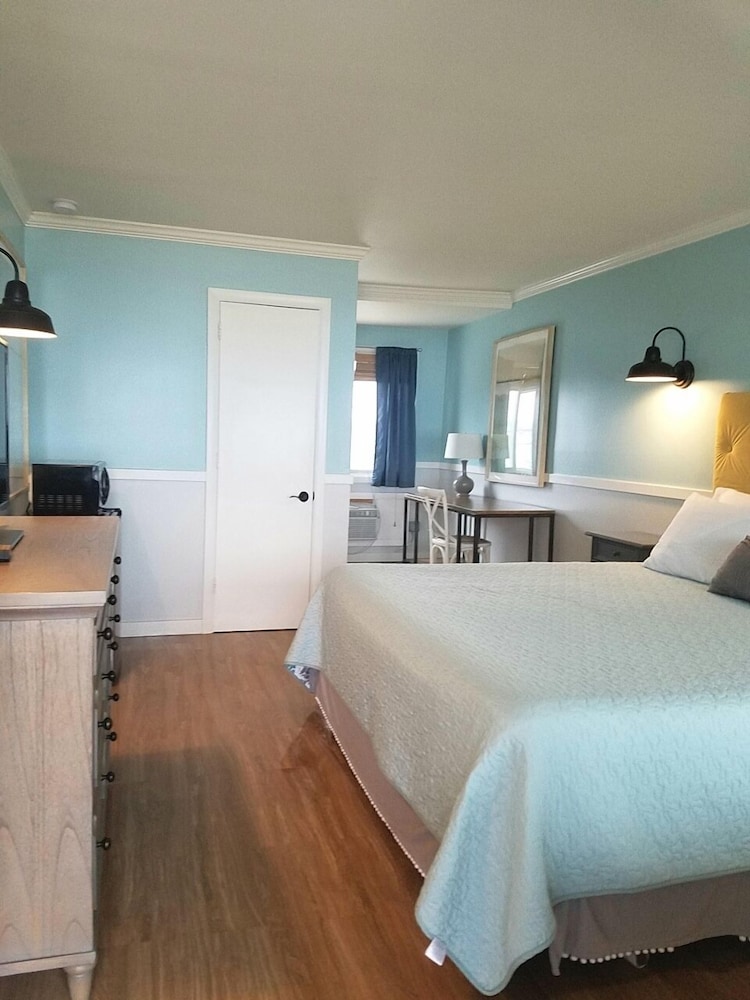 Standard Room, 1 King Bed photo 2